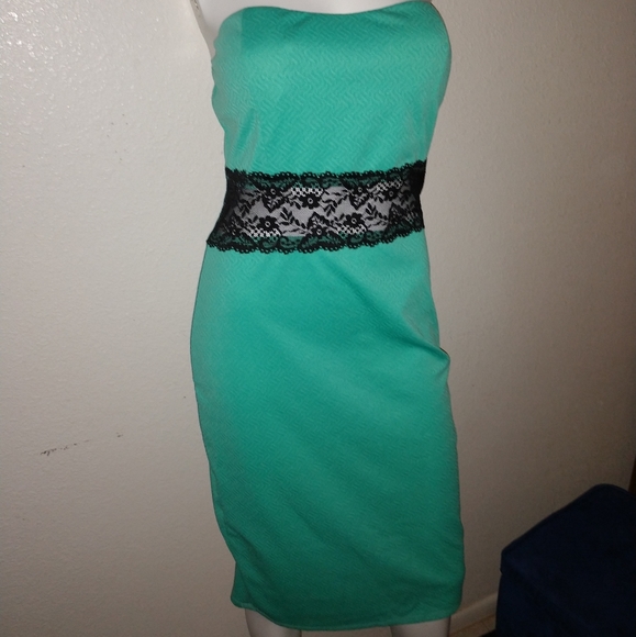 Wild Daisy Dresses & Skirts - Wild Daisy Strapless dress S Excellent condition